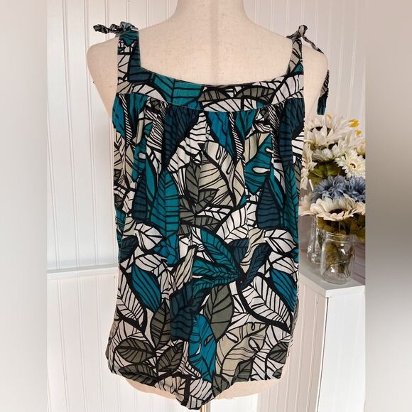 Tropical Leaf Multicolored Tie Tank Top - Picture 3 of 4